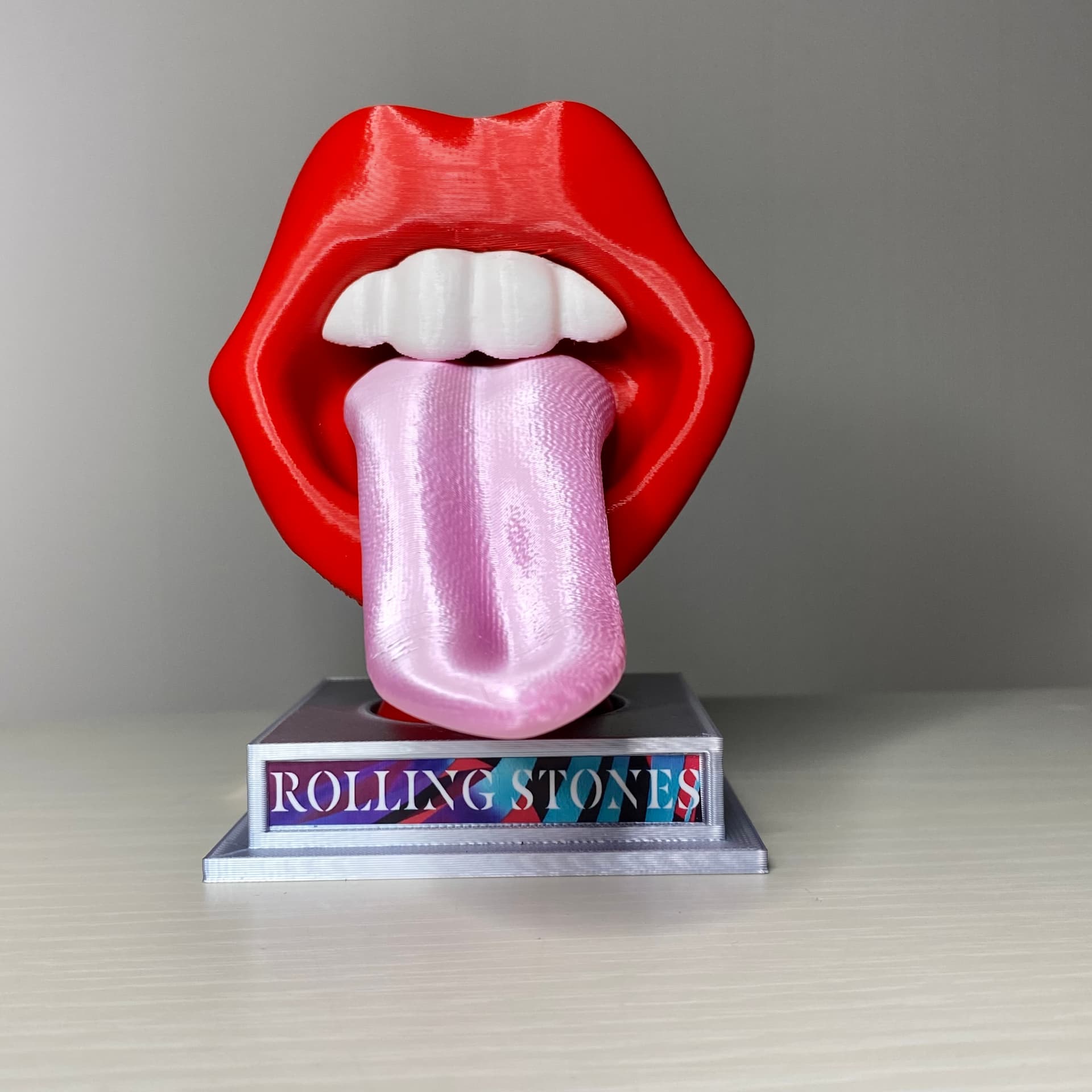 Escultura Artesanal Troféu Lábios Rock
